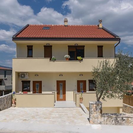 Apartmani Marko I Ana مارينا المظهر الخارجي الصورة