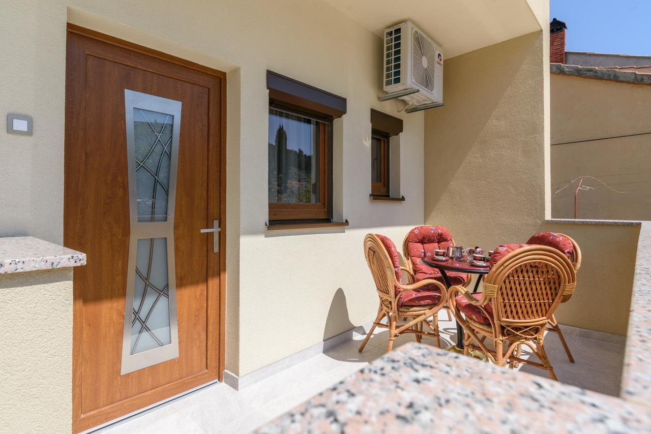 Apartmani Marko I Ana مارينا المظهر الخارجي الصورة