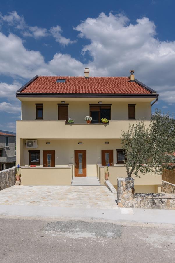 Apartmani Marko I Ana مارينا المظهر الخارجي الصورة
